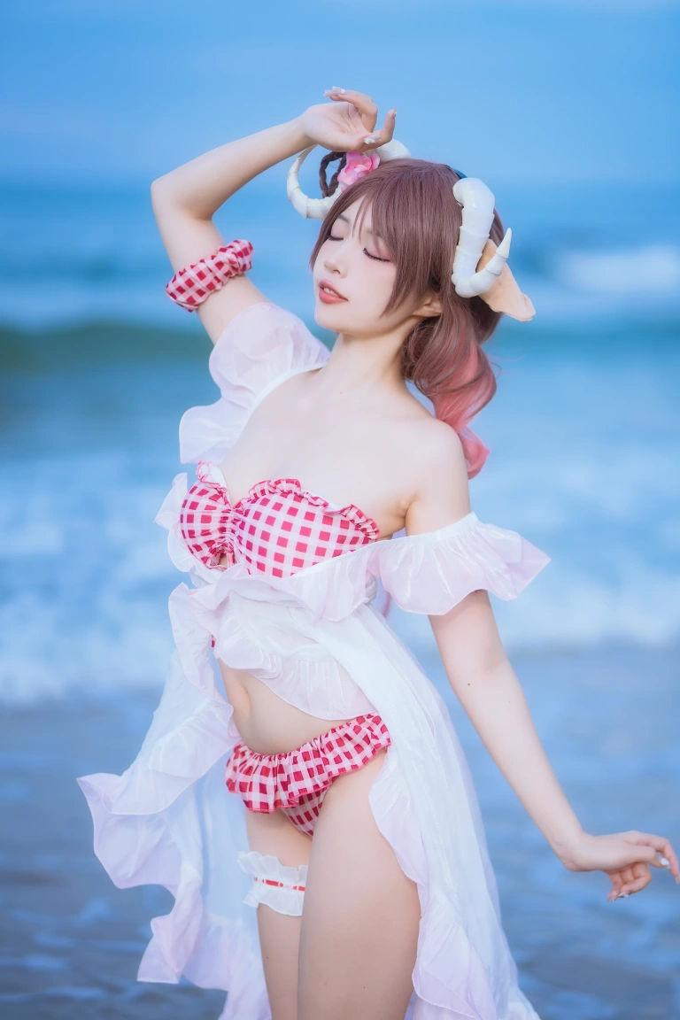 二佐Nisa《泰拉夏日纪事 明日方舟 艾雅法拉泳装》主题写真：34张全套美图