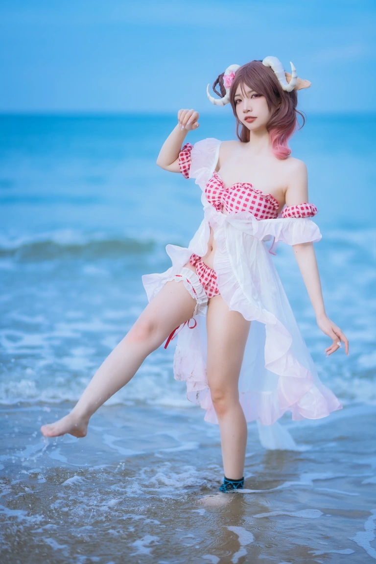 二佐Nisa《泰拉夏日纪事 明日方舟 艾雅法拉泳装》主题写真：34张全套美图