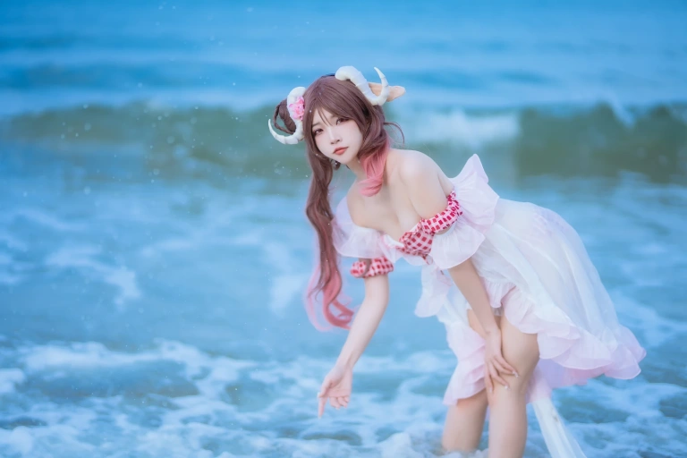 二佐Nisa《泰拉夏日纪事 明日方舟 艾雅法拉泳装》主题写真：34张全套美图