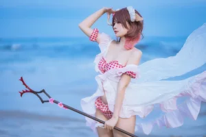二佐Nisa《泰拉夏日纪事 明日方舟 艾雅法拉泳装》主题写真：34张全套美图