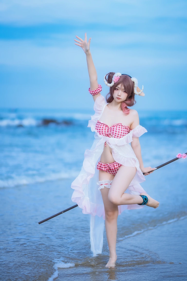 二佐Nisa《泰拉夏日纪事 明日方舟 艾雅法拉泳装》主题写真：34张全套美图