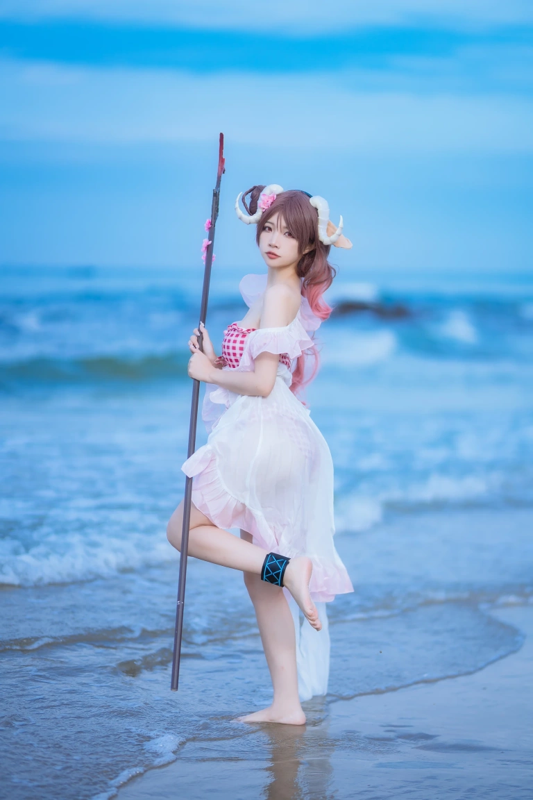 二佐Nisa《泰拉夏日纪事 明日方舟 艾雅法拉泳装》主题写真：34张全套美图