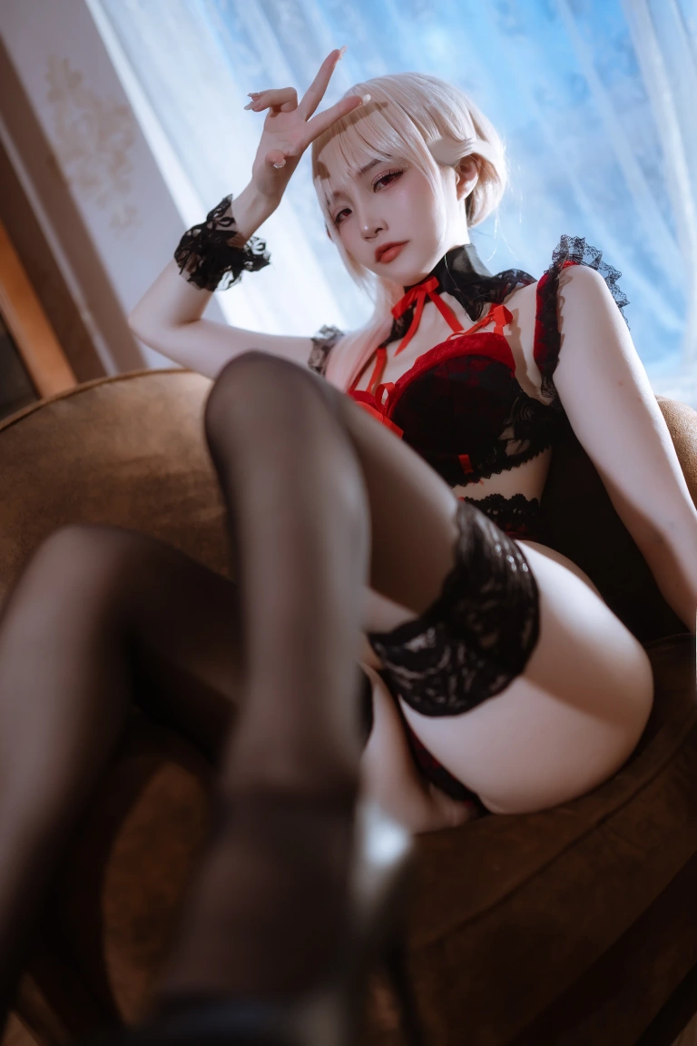 二佐Nisa《海梦红内衣》主题写真：29张全套美图