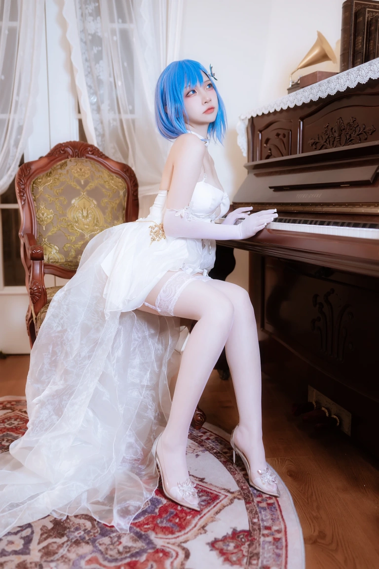 二佐Nisa《恰巴耶夫礼服》主题写真：89张全套美图