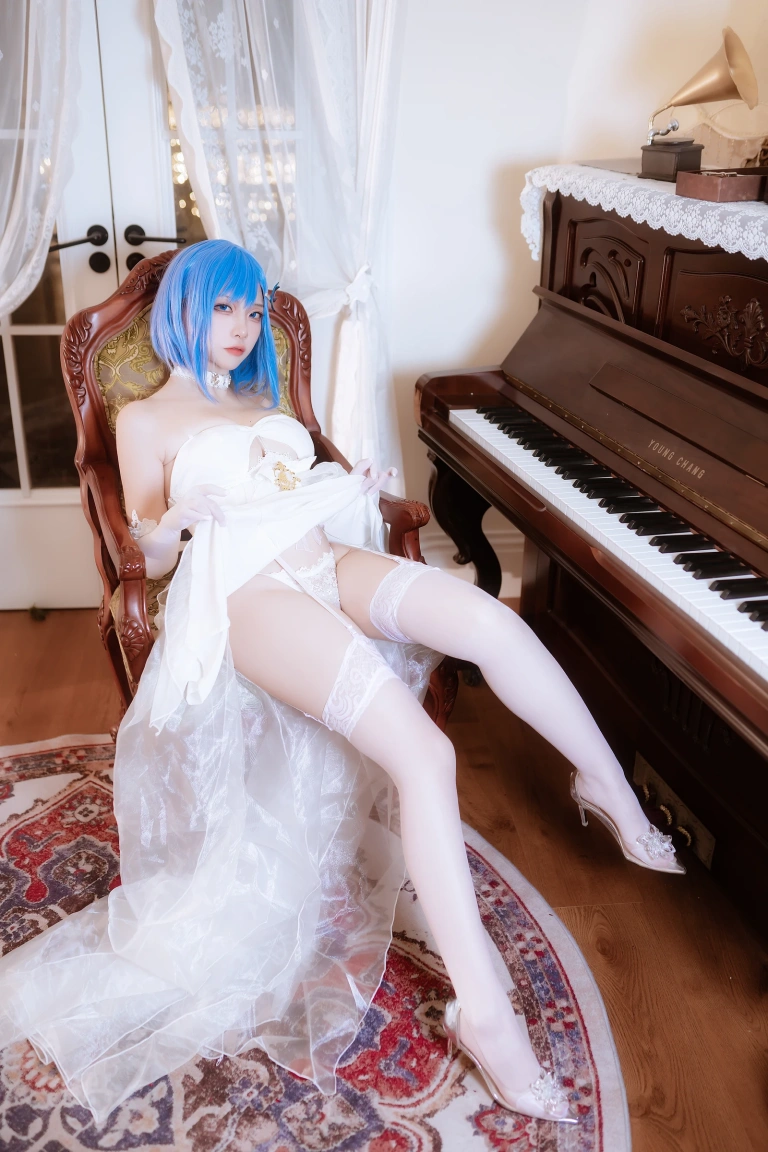 二佐Nisa《恰巴耶夫礼服》主题写真：89张全套美图