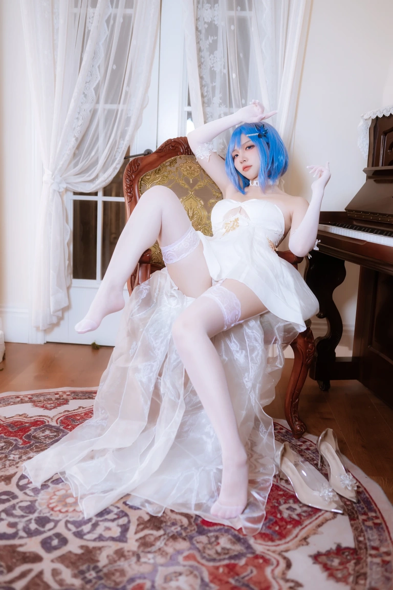 二佐Nisa《恰巴耶夫礼服》主题写真：89张全套美图