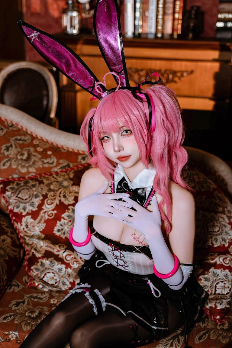 二佐Nisa《交错战线 卡提那》主题写真：36张全套美图