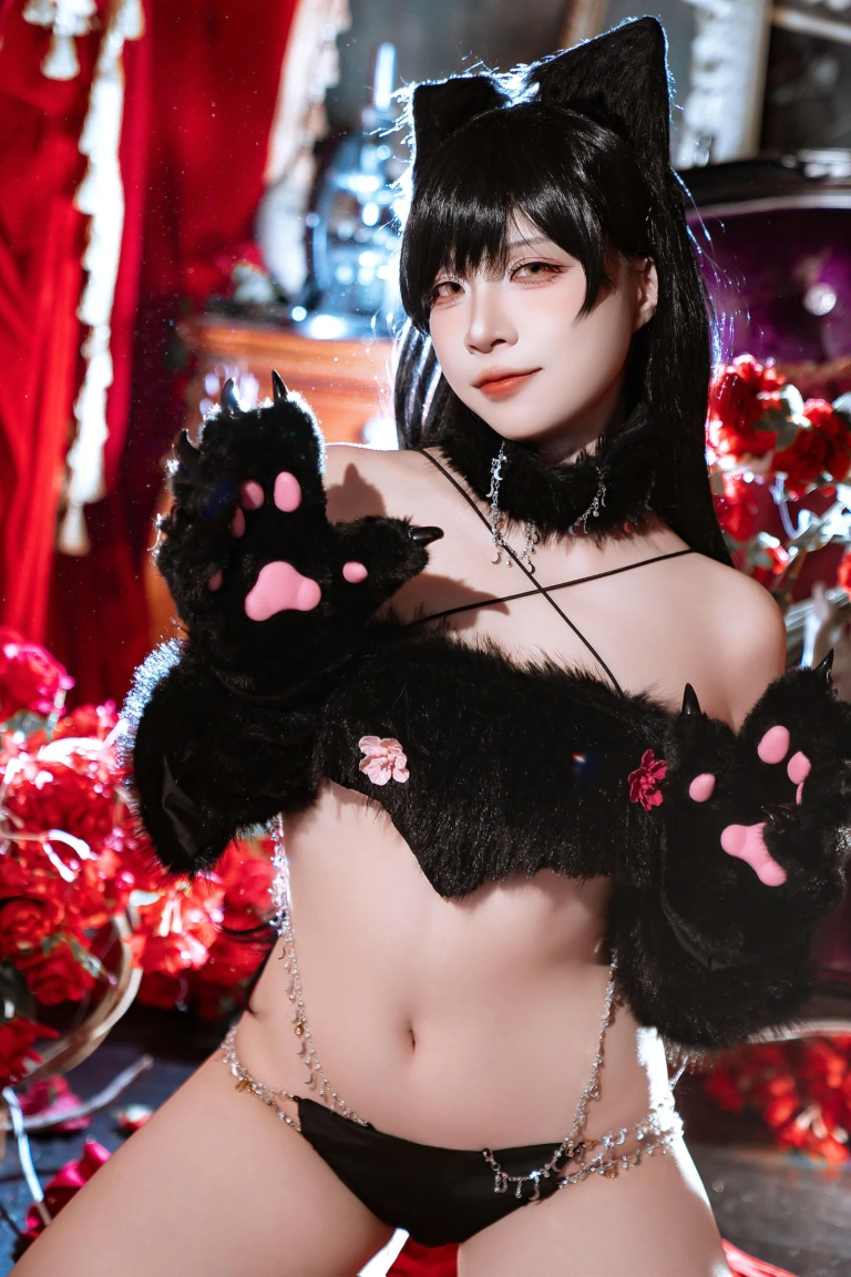 二佐Nisa《碧蓝航线 爱宕万圣节》主题写真：28张全套美图