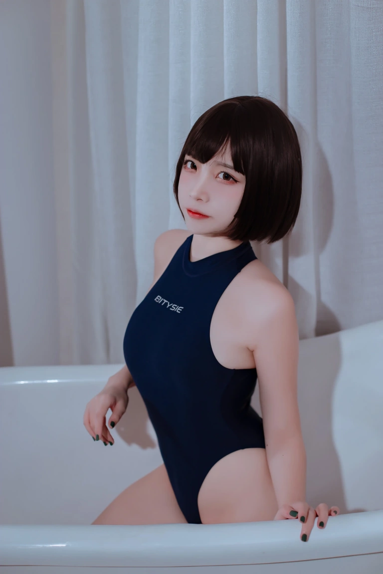 二佐Nisa《私房竞泳蓝》主题写真：40张全套美图