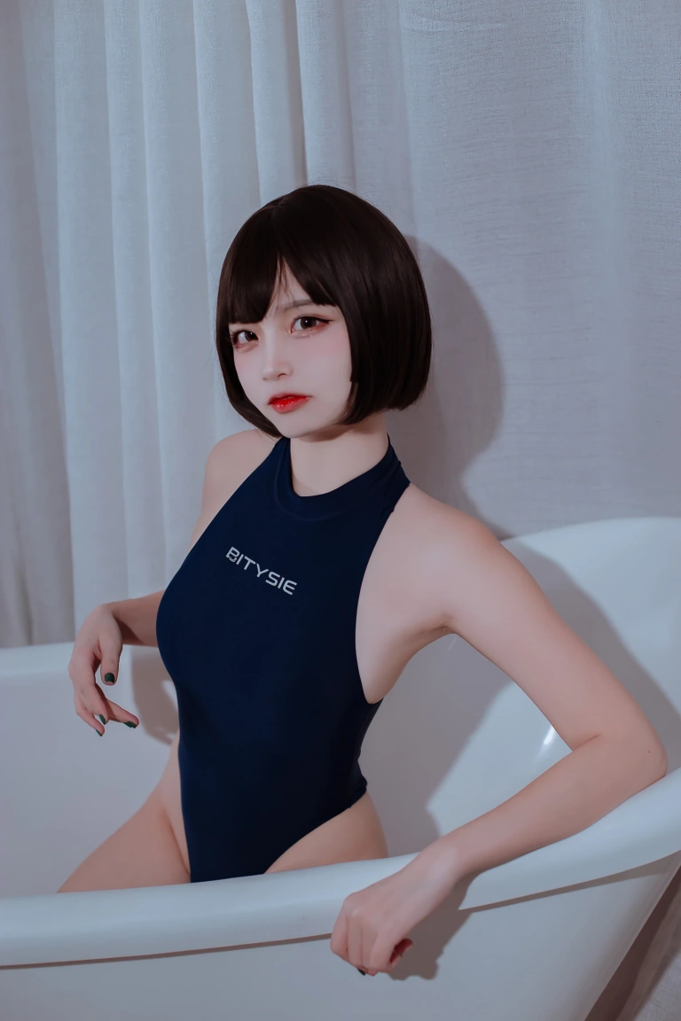 二佐Nisa《私房竞泳蓝》主题写真：40张全套美图