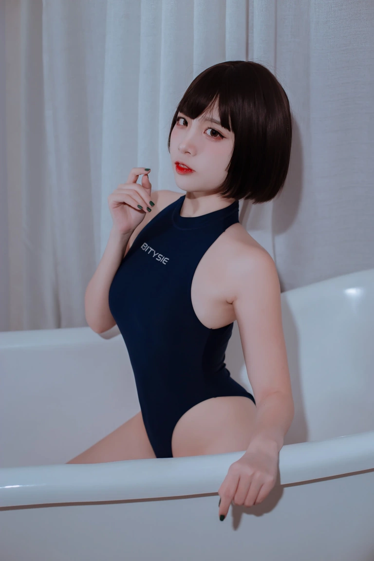 二佐Nisa《私房竞泳蓝》主题写真：40张全套美图
