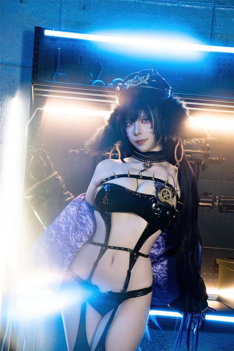 二佐Nisa《碧蓝航线 武藏 女警》主题写真：25张全套美图