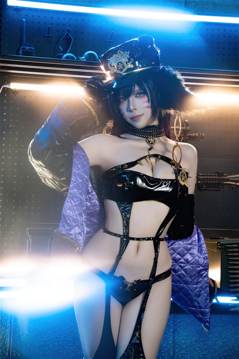 二佐Nisa《碧蓝航线 武藏 女警》主题写真：25张全套美图