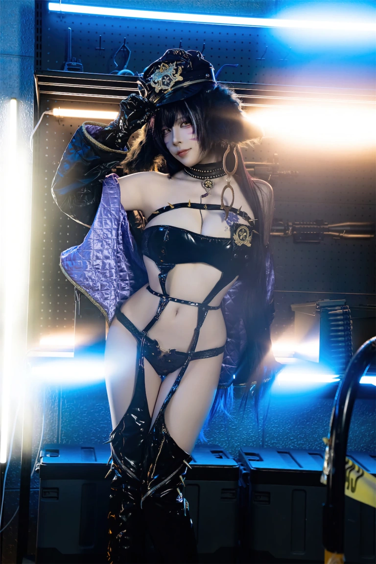 二佐Nisa《碧蓝航线 武藏 女警》主题写真：25张全套美图