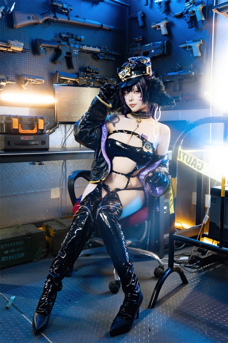 二佐Nisa《碧蓝航线 武藏 女警》主题写真：25张全套美图