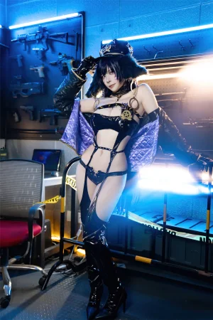 二佐Nisa《碧蓝航线 武藏 女警》主题写真：25张全套美图