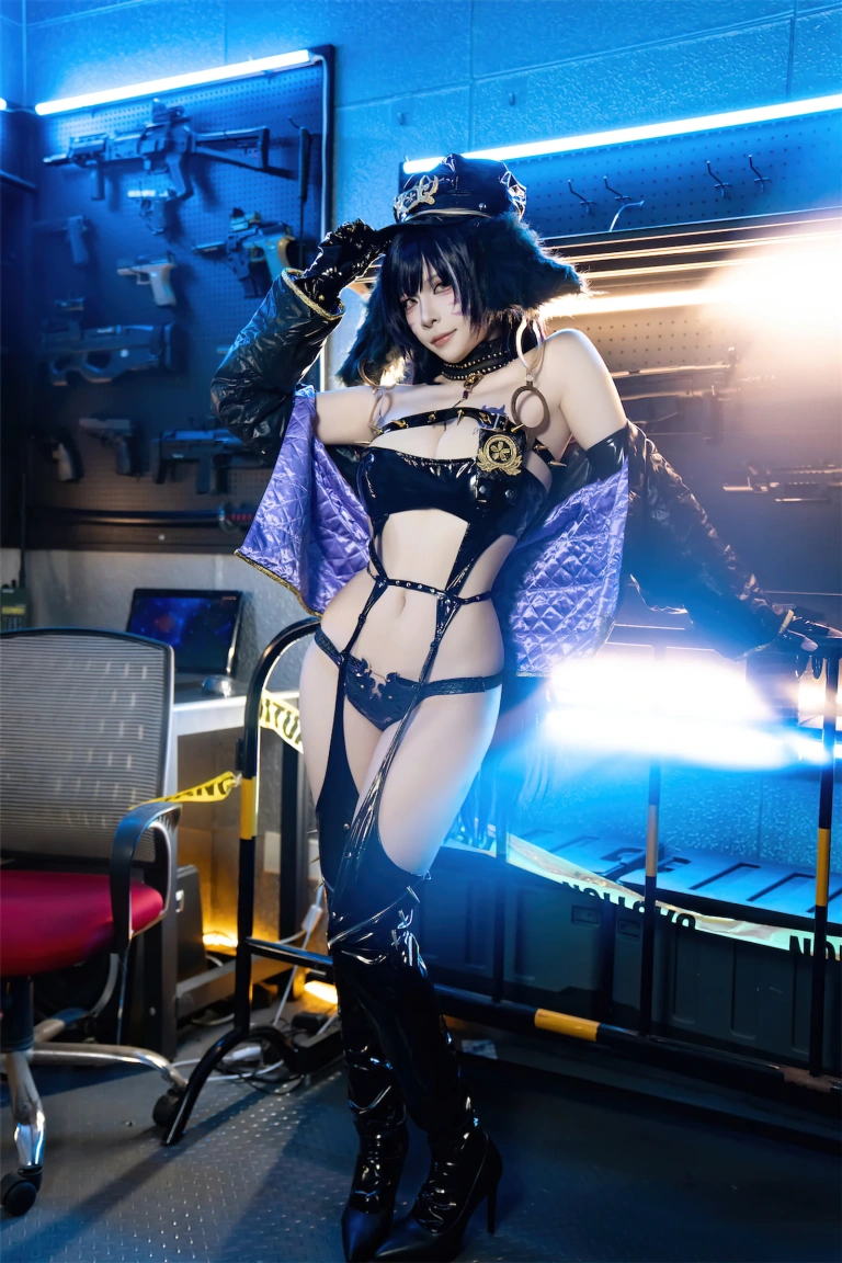 二佐Nisa《碧蓝航线 武藏 女警》主题写真：25张全套美图