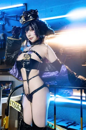 二佐Nisa《碧蓝航线 武藏 女警》主题写真：25张全套美图