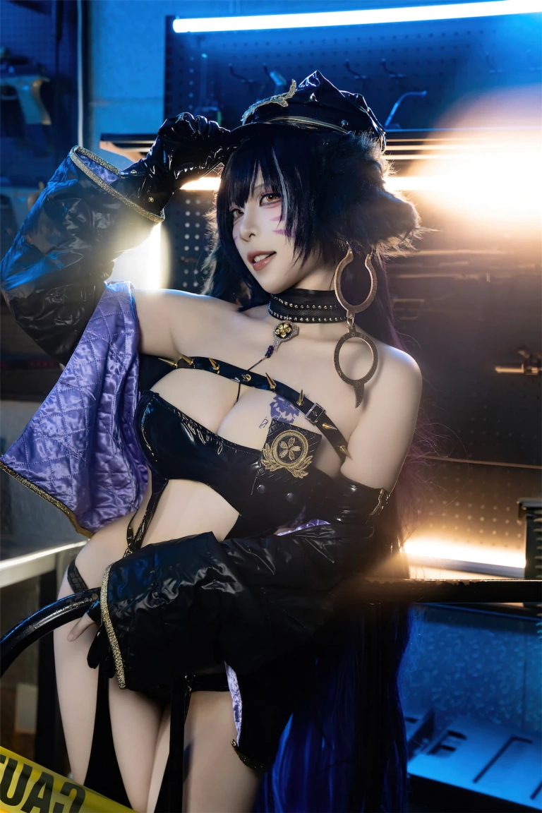 二佐Nisa《碧蓝航线 武藏 女警》主题写真：25张全套美图
