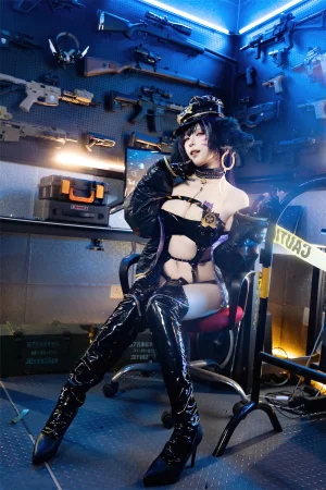 二佐Nisa《碧蓝航线 武藏 女警》主题写真：25张全套美图