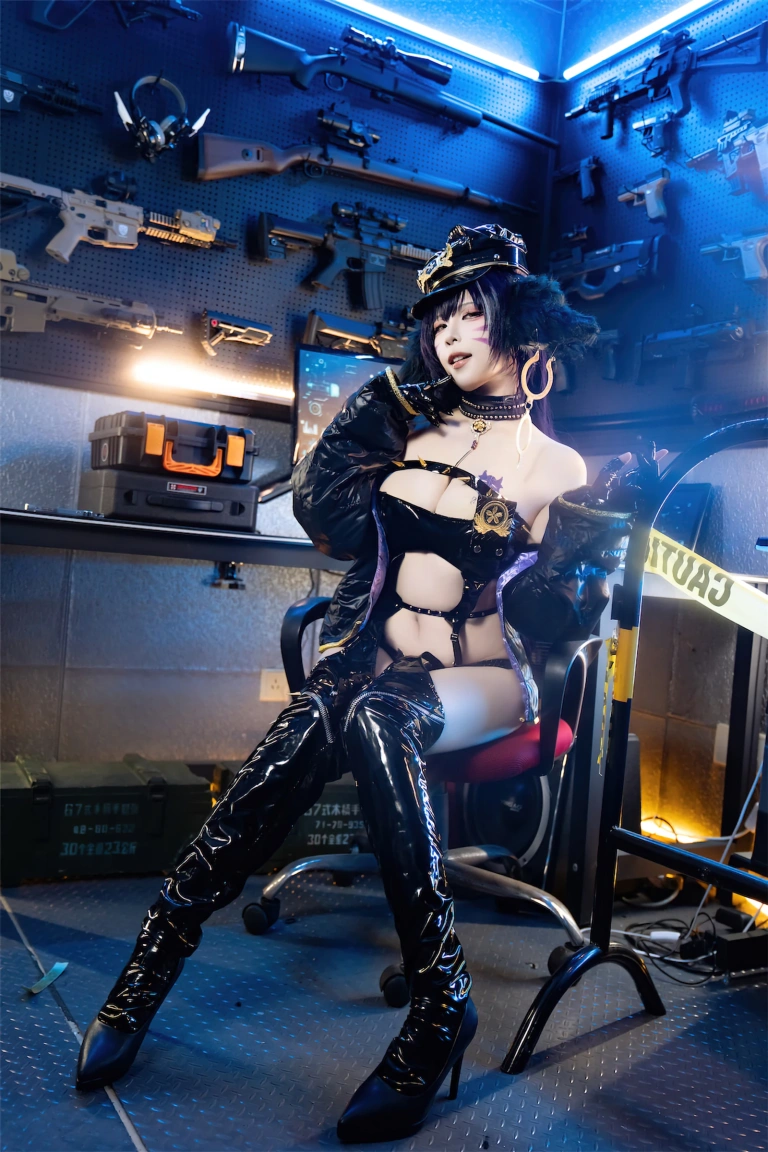 二佐Nisa《碧蓝航线 武藏 女警》主题写真：25张全套美图