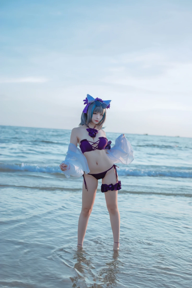 二佐Nisa《碧蓝航线 柴郡泳装》主题写真：30张全套美图