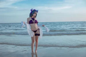 二佐Nisa《碧蓝航线 柴郡泳装》主题写真：30张全套美图