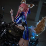 二佐Nisa《FGO 玉藻前赛车服》主题写真：30张全套美图