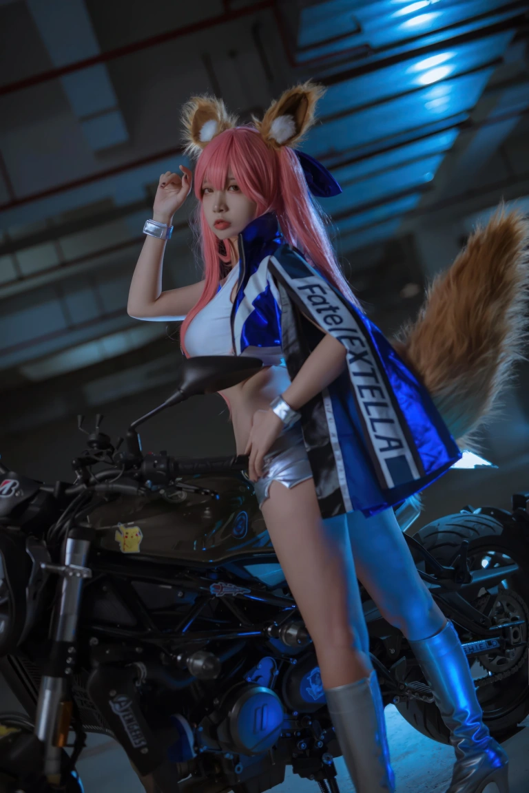 二佐Nisa《FGO 玉藻前赛车服》主题写真：30张全套美图
