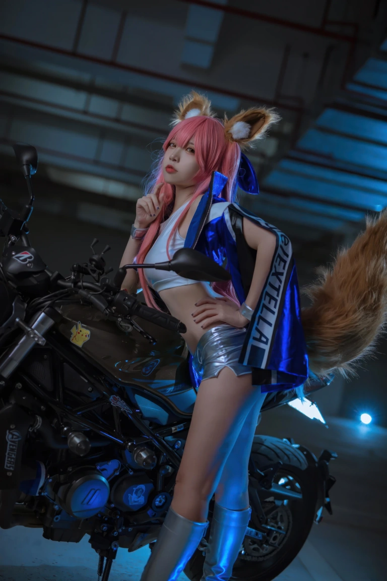 二佐Nisa《FGO 玉藻前赛车服》主题写真：30张全套美图