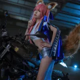 二佐Nisa《FGO 玉藻前赛车服》主题写真：30张全套美图
