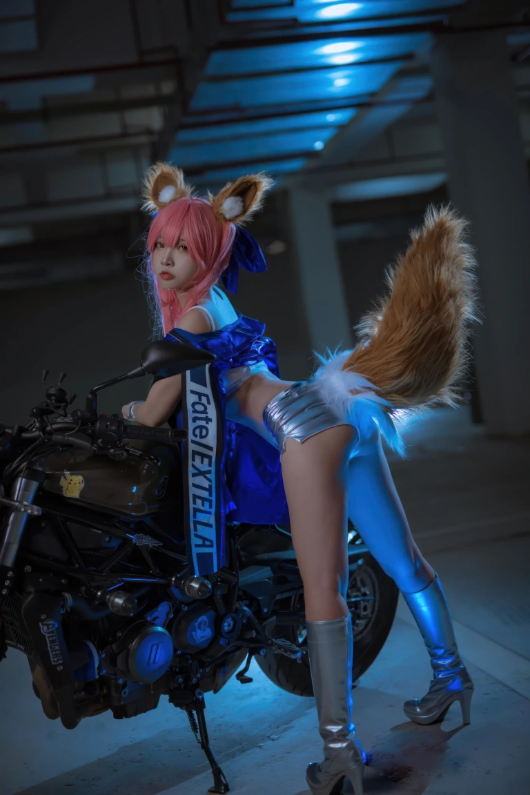 二佐Nisa《FGO 玉藻前赛车服》主题写真：30张全套美图