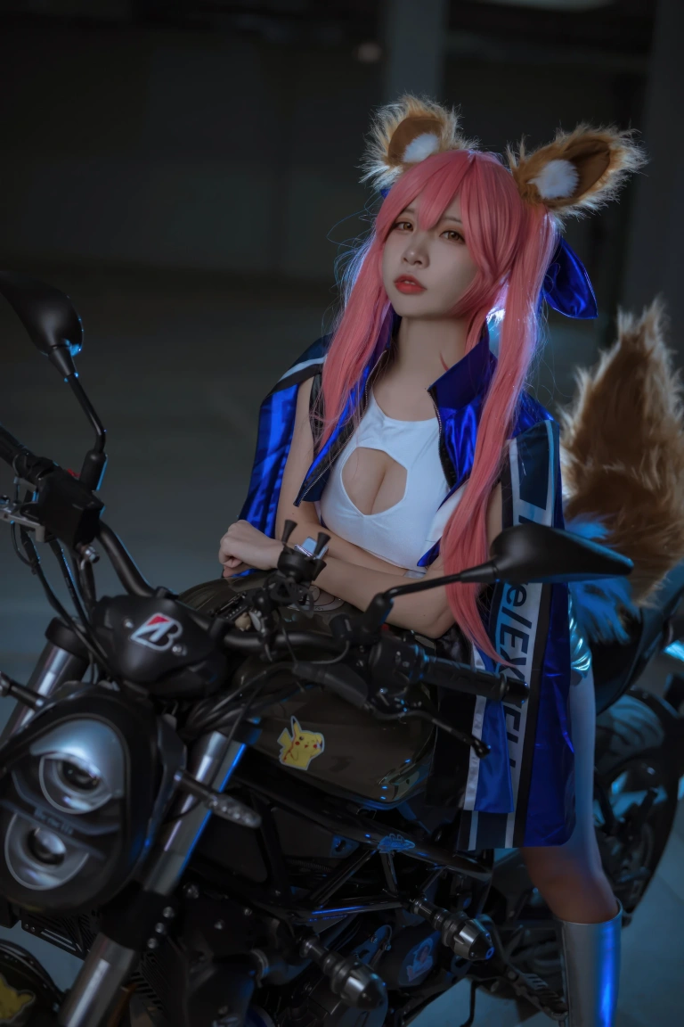 二佐Nisa《FGO 玉藻前赛车服》主题写真：30张全套美图