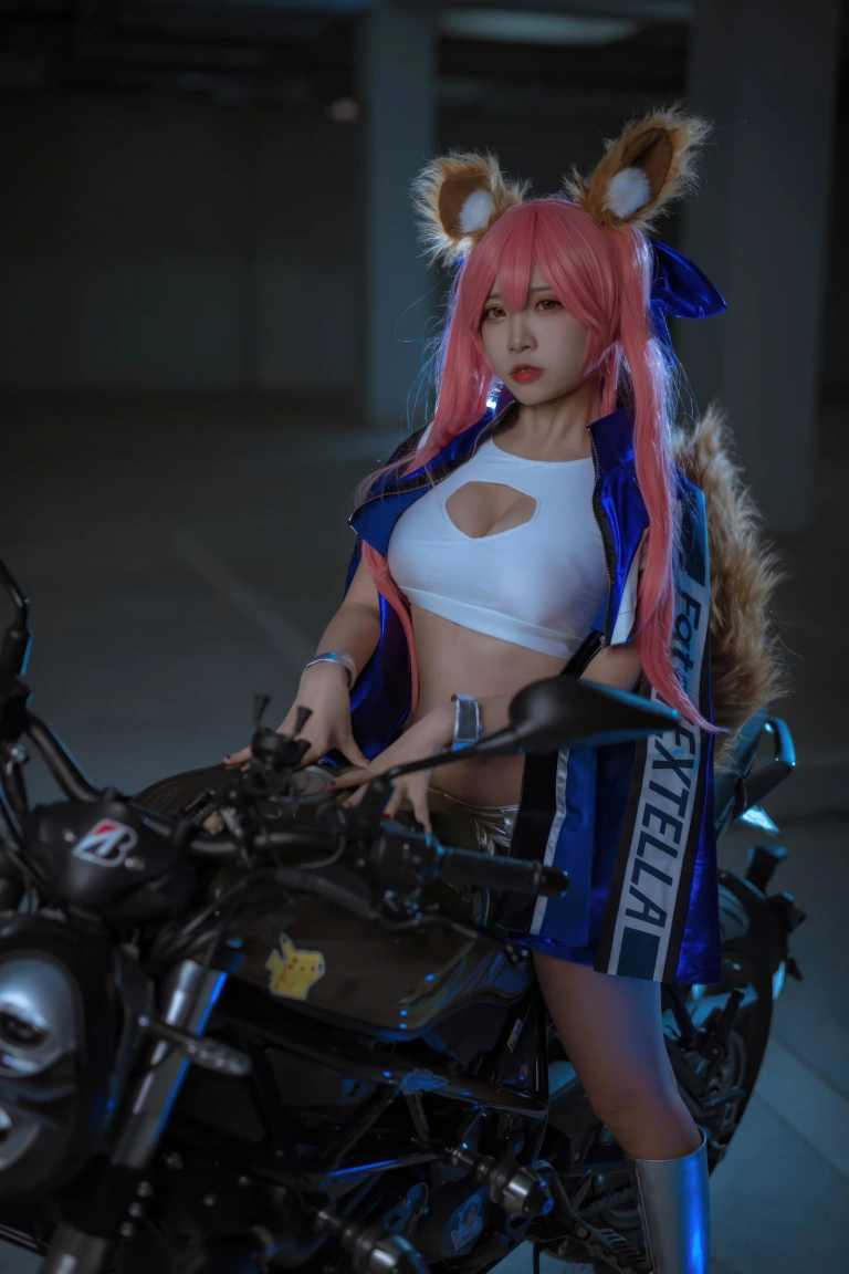 二佐Nisa《FGO 玉藻前赛车服》主题写真：30张全套美图
