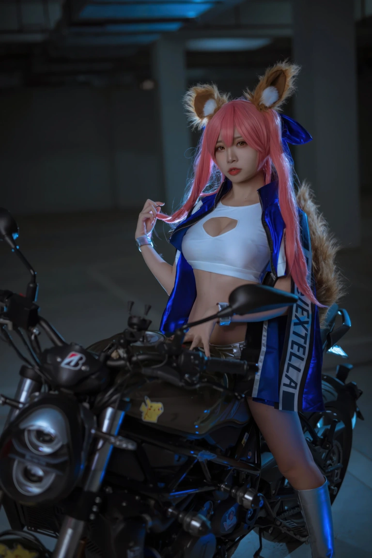 二佐Nisa《FGO 玉藻前赛车服》主题写真：30张全套美图