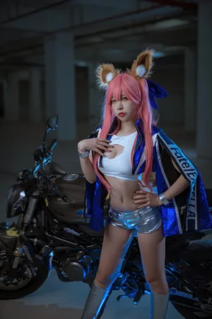 二佐Nisa《FGO 玉藻前赛车服》主题写真：30张全套美图