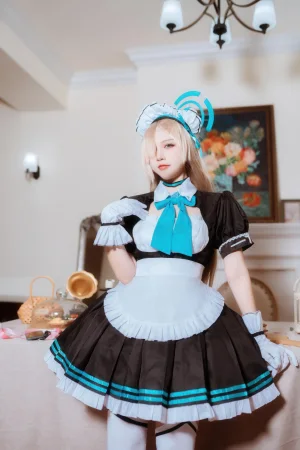 二佐Nisa《蔚蓝档案 明日奈女仆》主题写真：30张全套美图