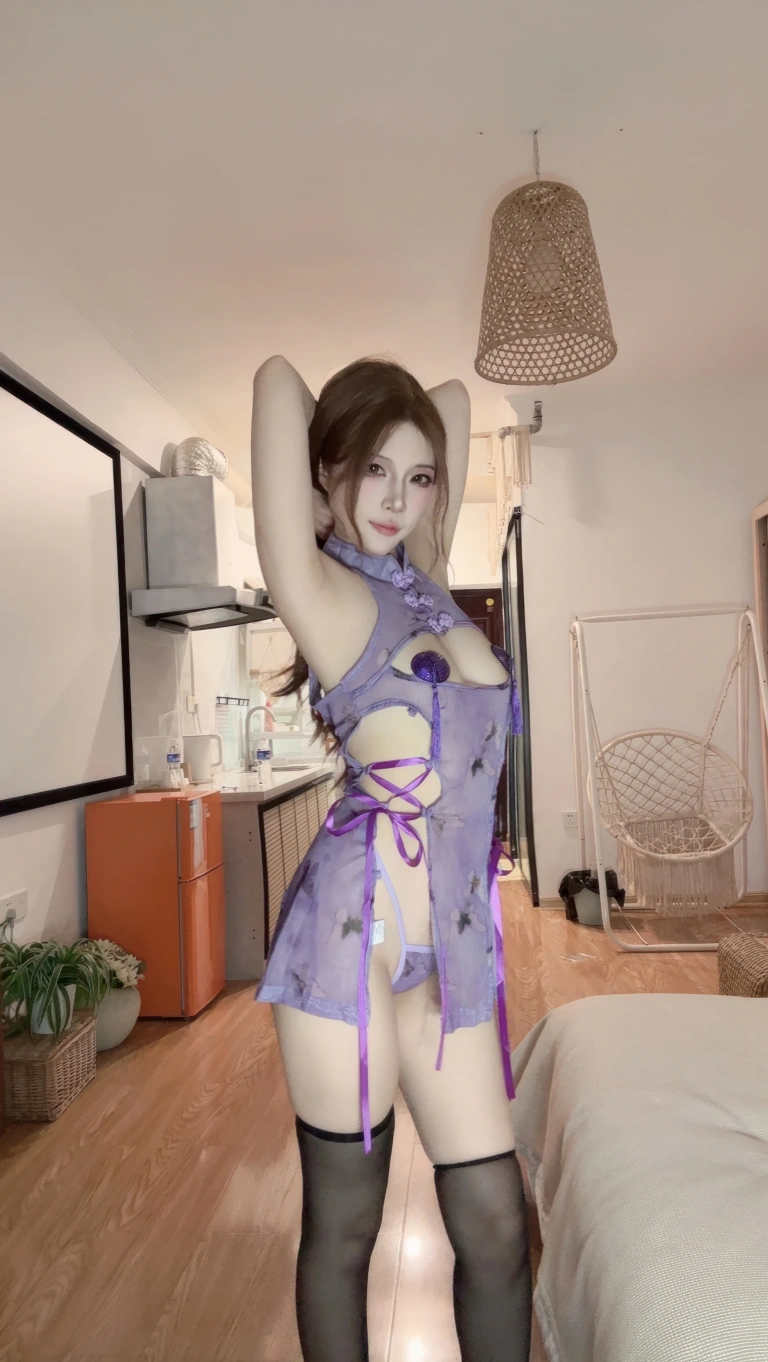 二佐Nisa《私房 紫旗袍》主题写真：50张全套美图，含2个视频