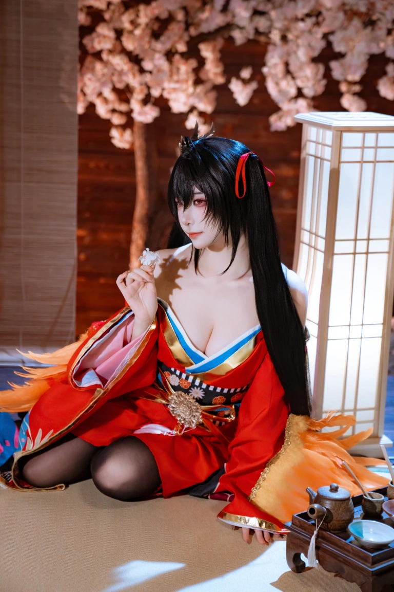 二佐Nisa《碧蓝航线 大凤 原皮》主题写真：35张全套美图