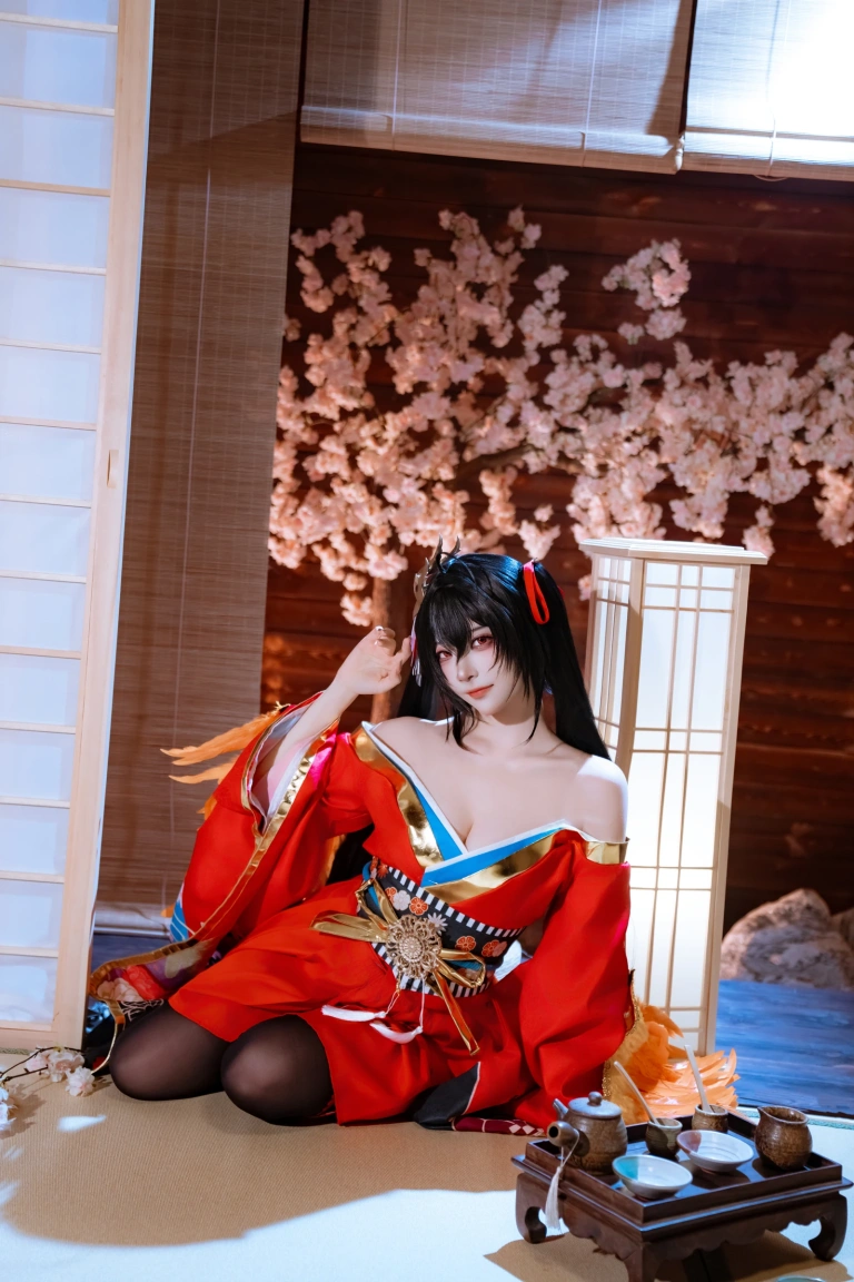 二佐Nisa《碧蓝航线 大凤 原皮》主题写真：35张全套美图