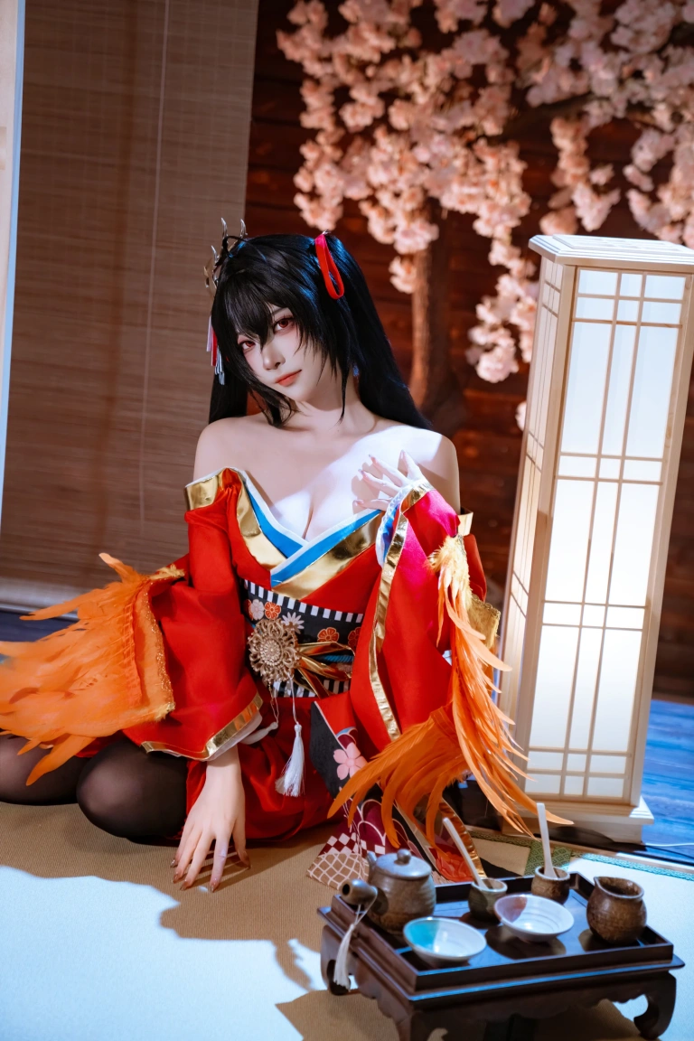 二佐Nisa《碧蓝航线 大凤 原皮》主题写真：35张全套美图