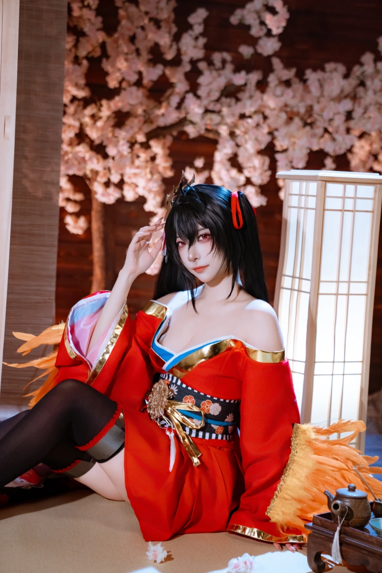 二佐Nisa《碧蓝航线 大凤 原皮》主题写真：35张全套美图