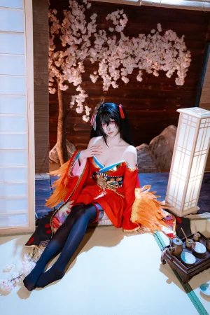 二佐Nisa《碧蓝航线 大凤 原皮》主题写真：35张全套美图