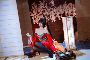 二佐Nisa《碧蓝航线 大凤 原皮》主题写真：35张全套美图