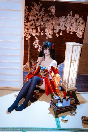 二佐Nisa《碧蓝航线 大凤 原皮》主题写真：35张全套美图