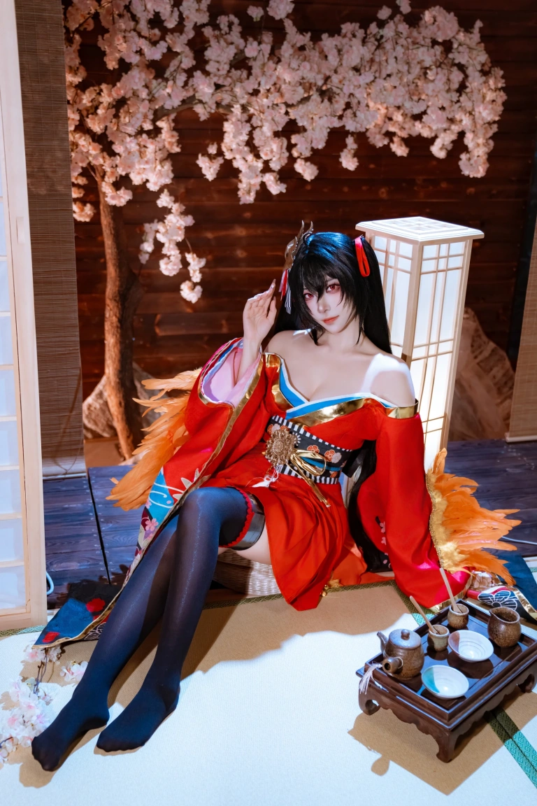 二佐Nisa《碧蓝航线 大凤 原皮》主题写真：35张全套美图