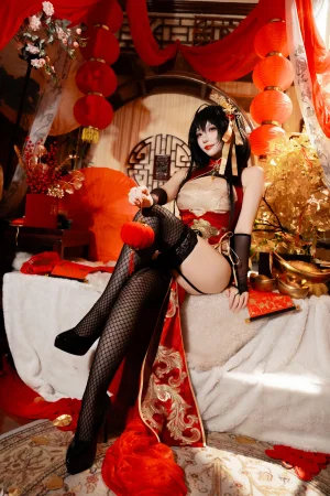 二佐Nisa《碧蓝航线 大凤 旗袍》主题写真：38张全套美图