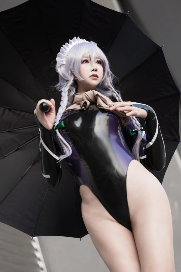 抱走莫子《胶衣》主题写真：11张全套美图