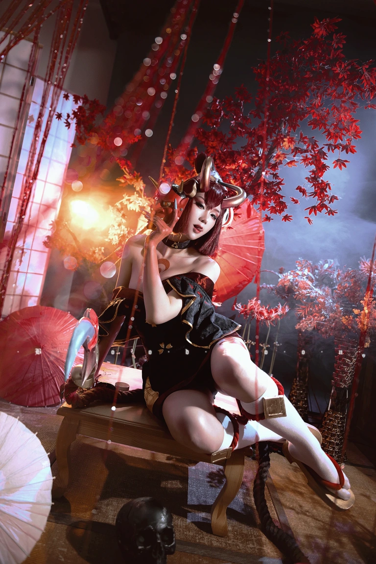 瓦斯塔亚小龙虾《猩红之月伊芙琳》主题写真：12张全套美图