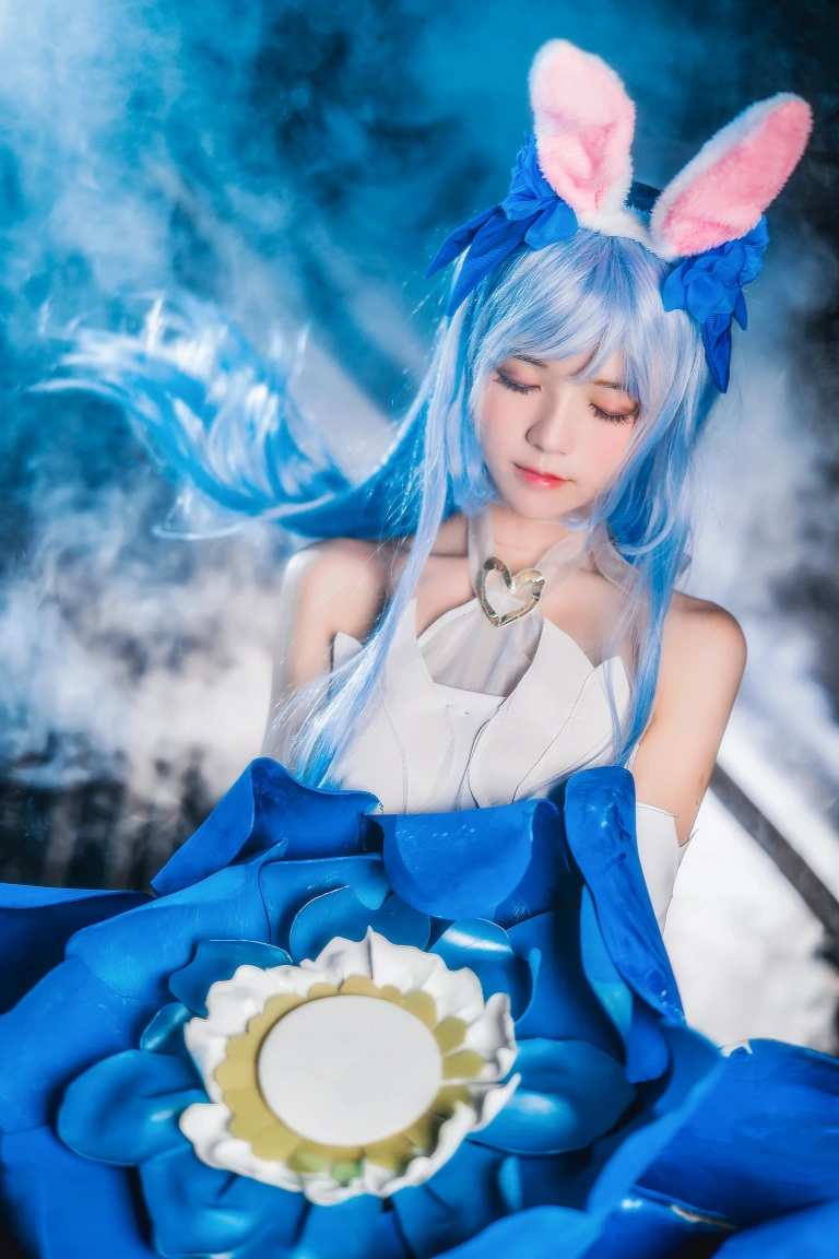桜桃喵《花间舞》主题写真：13张全套美图